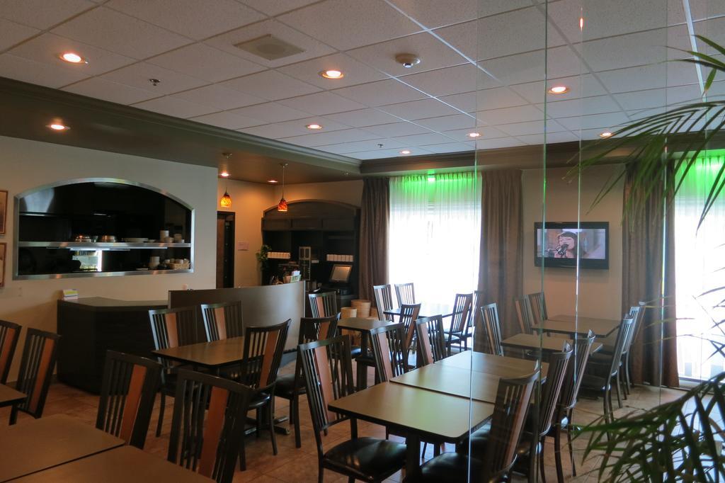 Days Inn By Wyndham לוויס מראה חיצוני תמונה
