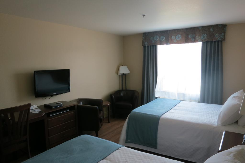Days Inn By Wyndham לוויס מראה חיצוני תמונה