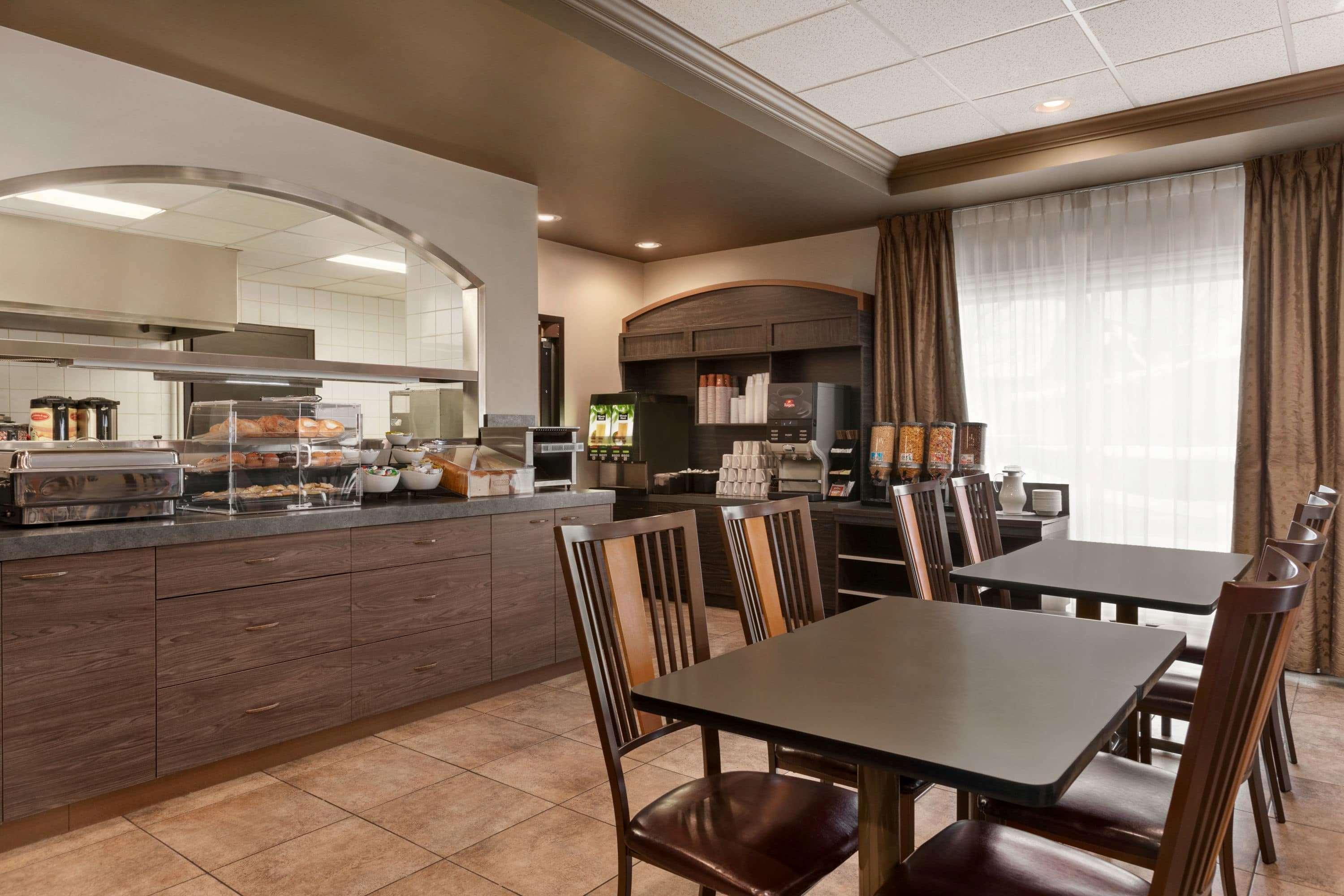 Days Inn By Wyndham לוויס מראה חיצוני תמונה