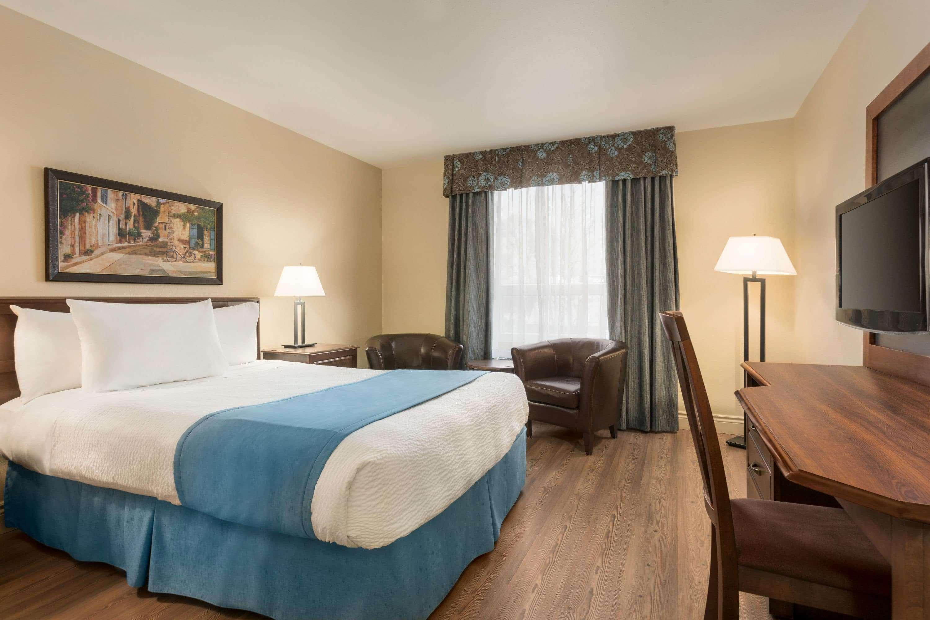 Days Inn By Wyndham לוויס מראה חיצוני תמונה