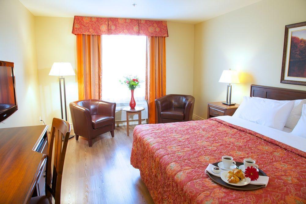 Days Inn By Wyndham לוויס מראה חיצוני תמונה